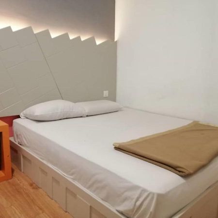 Spot On 89816 Warm Blanket Hotel Джохор Бахру Екстериор снимка