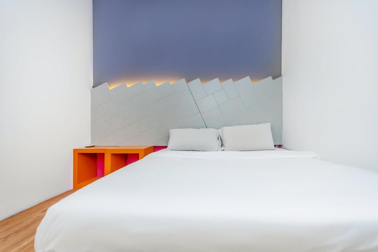 Spot On 89816 Warm Blanket Hotel Джохор Бахру Екстериор снимка