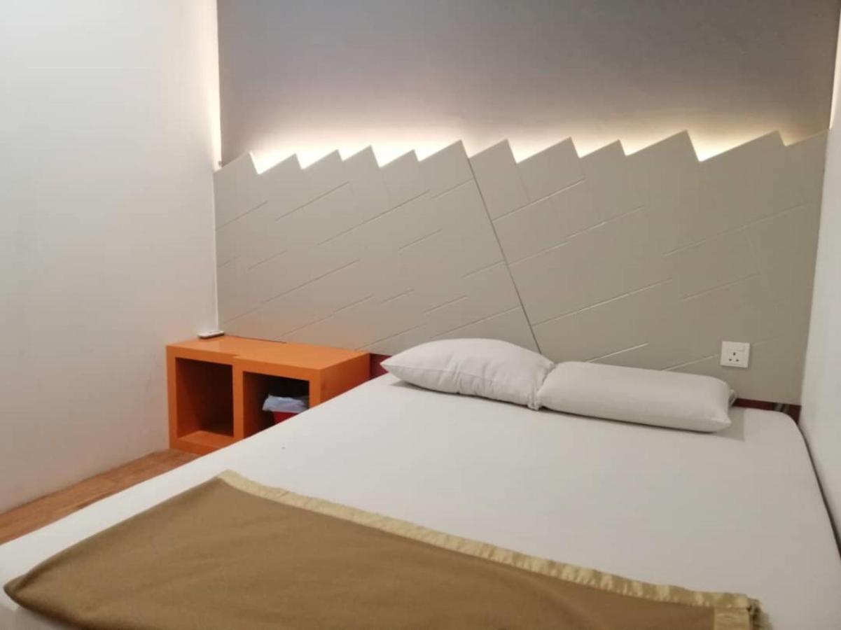 Spot On 89816 Warm Blanket Hotel Джохор Бахру Екстериор снимка