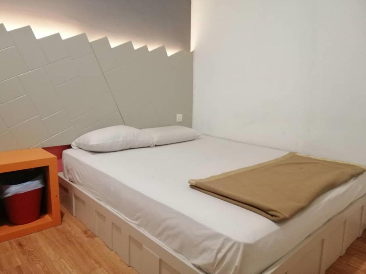 Spot On 89816 Warm Blanket Hotel Джохор Бахру Екстериор снимка